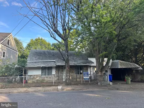 3970 26th St N, Arlington, VA 22207