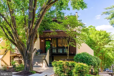 2202 S Quincy St #2, Arlington, VA 22204