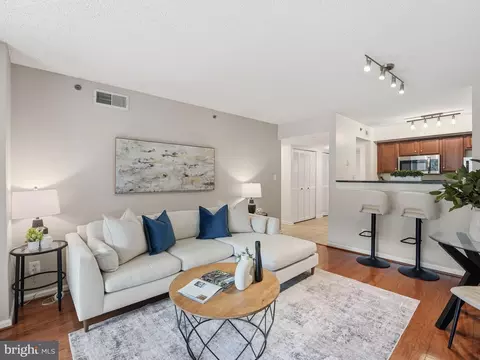 1024 N Utah St #318, Arlington, VA 22201