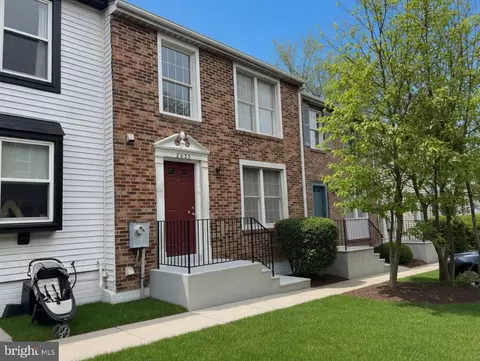 2033 N Glebe Rd, Arlington, VA 22207