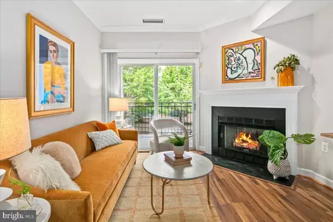 2330 14th St N #207, Arlington, VA 22201