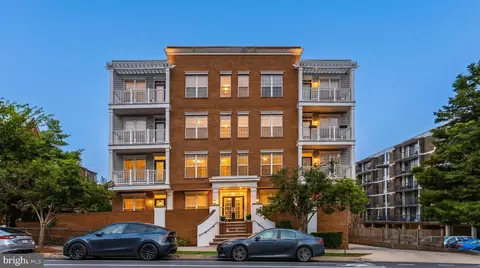 1423 N Rhodes St #201, Arlington, VA 22209