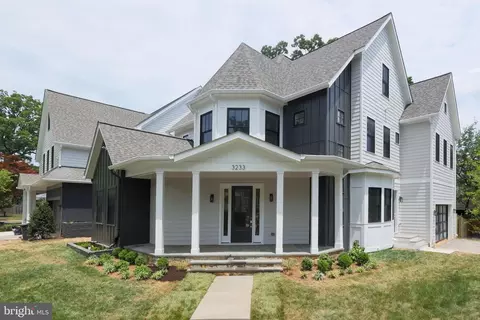 3233 4th St N, Arlington, VA 22201