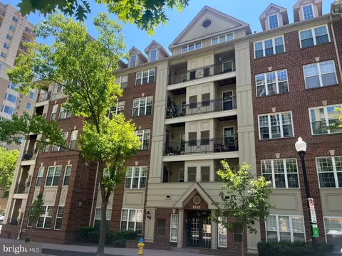 2310 14th St N #2, Arlington, VA 22201