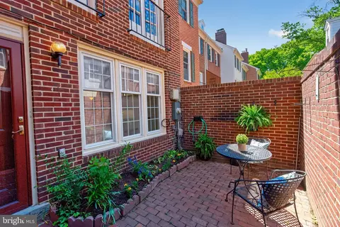 1962 N Cleveland St #1, Arlington, VA 22201