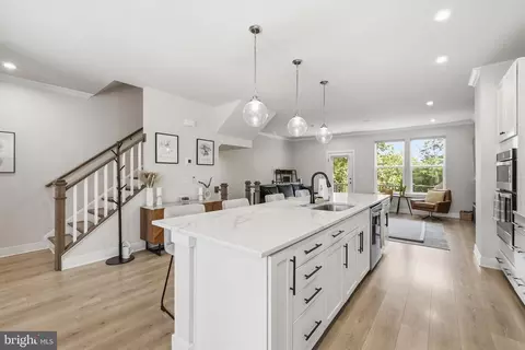 1015 S Taylor Ct, Arlington, VA 22204