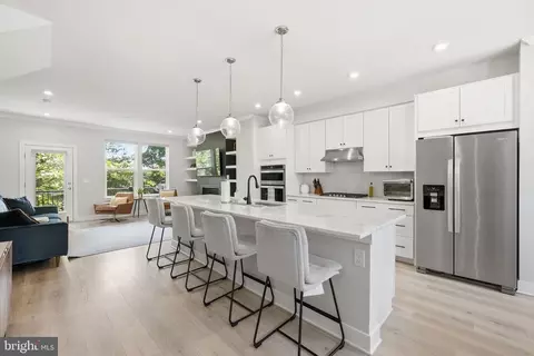 1015 S Taylor Ct, Arlington, VA 22204