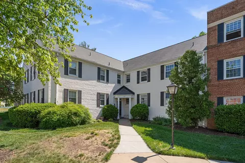 1301 S Walter Reed #1102, Arlington, VA 22204