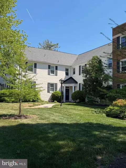 1301 S Walter Reed #1102, Arlington, VA 22204