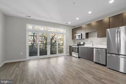 989 S Buchanan St #312, Arlington, VA 22204