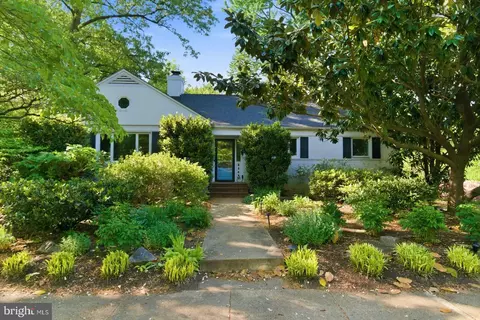 2506 N Upshur St, Arlington, VA 22207