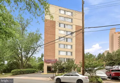 1210 N Taft St #811, Arlington, VA 22201