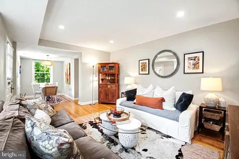 3302 S Wakefield St, Arlington, VA 22206