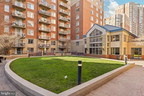 3835 9th St N #104W, Arlington, VA 22203