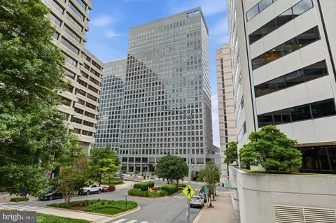 1111 19th St N #2003, Arlington, VA 22209
