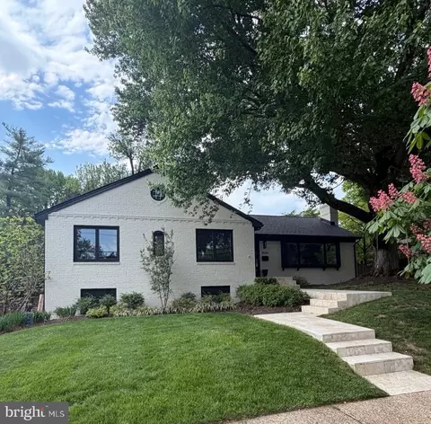 5024 Williamsburg Blvd, Arlington, VA 22207