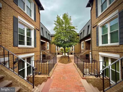 2125 N Monroe St #2, Arlington, VA 22207