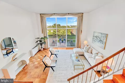 1200 N Nash St #220, Arlington, VA 22209