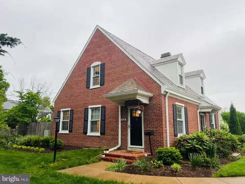 3616 S Wakefield St, Arlington, VA 22206