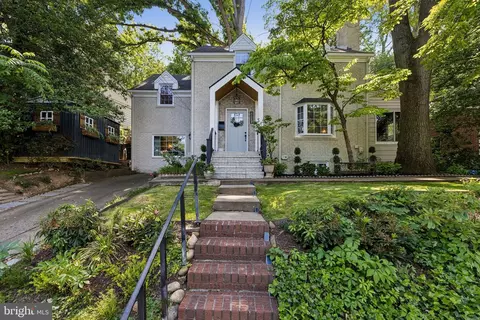 2700 S Grant St, Arlington, VA 22202