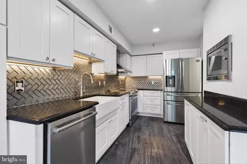 1300 Crystal Dr #1107S, Arlington, VA 22202