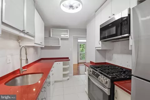 2030 N Adams St #307, Arlington, VA 22201