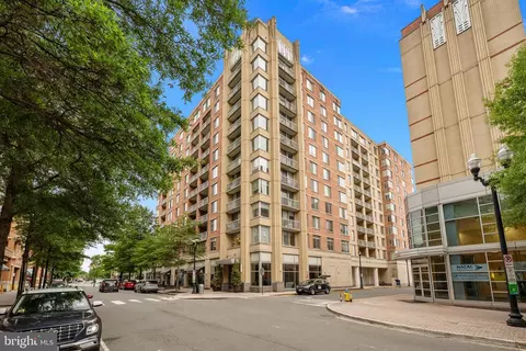 1020 N Highland St #703, Arlington, VA 22201