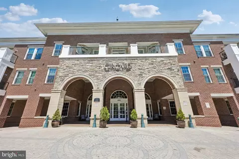 2055 26th St S #5-203, Arlington, VA 22206