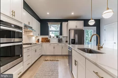 1017 S Taylor Ct, Arlington, VA 22204