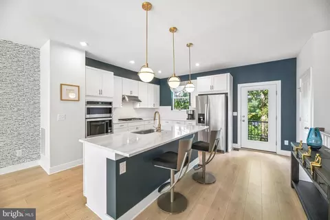1017 S Taylor Ct, Arlington, VA 22204