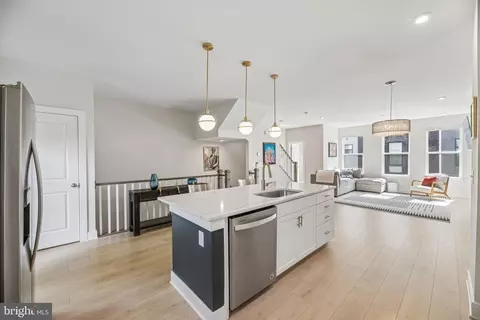 1017 S Taylor Ct, Arlington, VA 22204