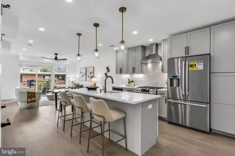 1201 N Quinn St #302, Arlington, VA 22209