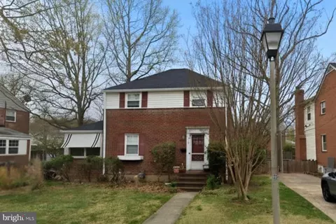 104 S Aberdeen St, Arlington, VA 22204
