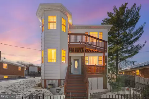 2218 S Monroe St, Arlington, VA 22206