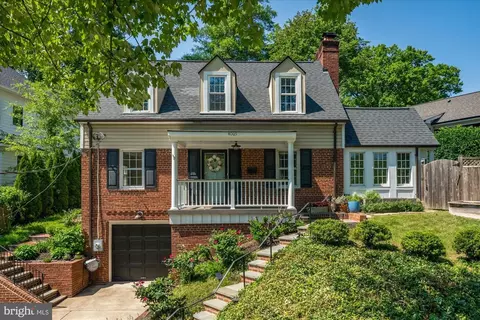 4005 25th St N, Arlington, VA 22207