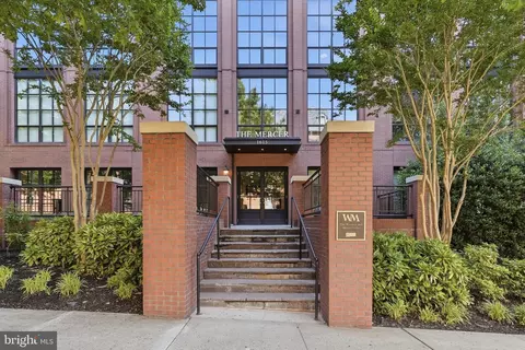 1615 N Queen St #M304, Arlington, VA 22209