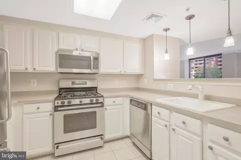 3830 9th St N #203W, Arlington, VA 22203