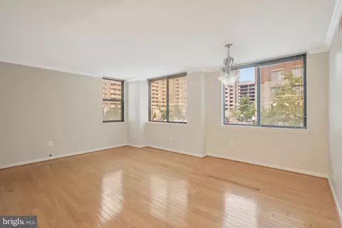 3830 9th St N #203W, Arlington, VA 22203