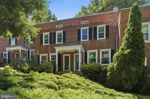 4892 28th St S, Arlington, VA 22206