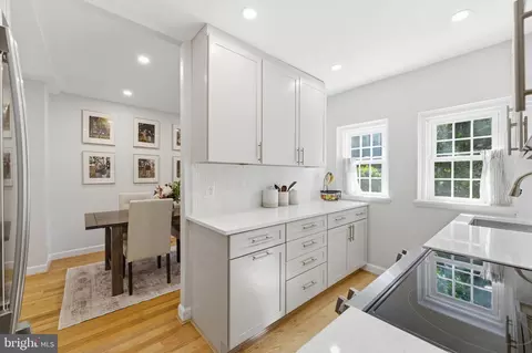 4892 28th St S, Arlington, VA 22206