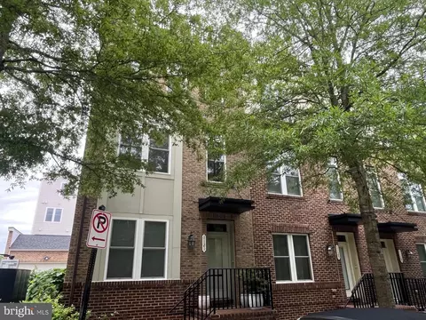 1121 S Lincoln St, Arlington, VA 22204