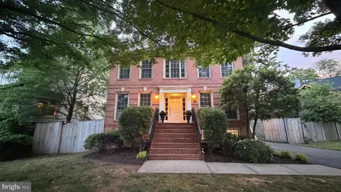 2904 N 4th St N, Arlington, VA 22201