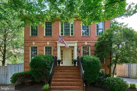 2904 N 4th St N, Arlington, VA 22201