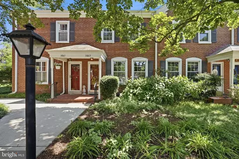 3063 S Buchanan St, Arlington, VA 22206