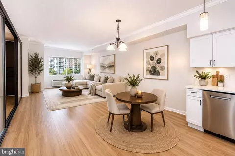 1211 S Eads St #307, Arlington, VA 22202