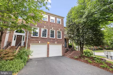 4418 S Pershing Ct, Arlington, VA 22204