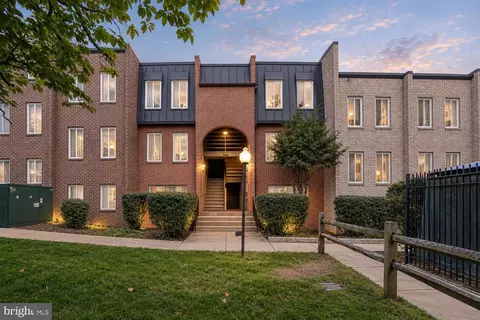 5010 7th Rd S #T1, Arlington, VA 22204