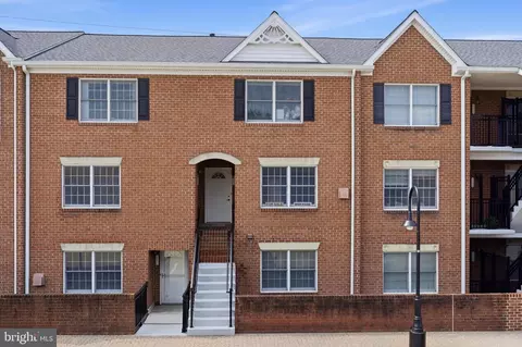 6924 Fairfax Dr #330, Arlington, VA 22213
