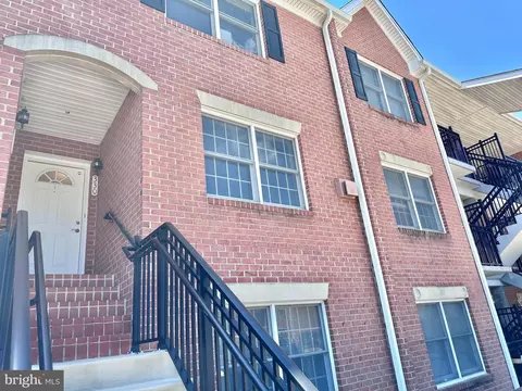 6924 Fairfax Dr #330, Arlington, VA 22213