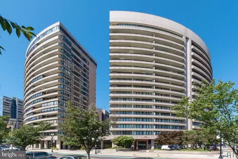 1200 Crystal Dr #1311, Arlington, VA 22202